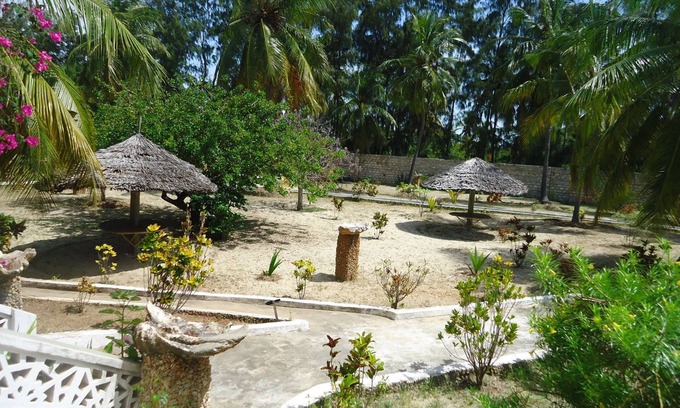 Shela Hotel | Dudu Villas N Backpackers