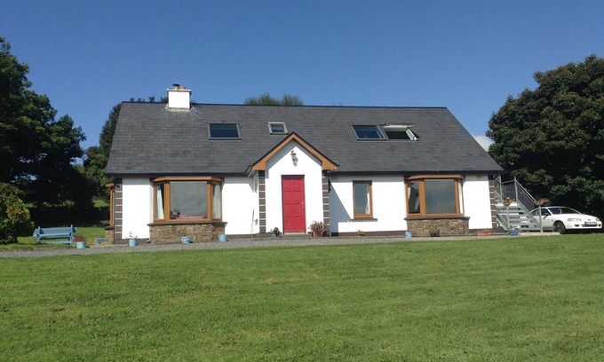 Dromin House | Dun Aonaigh with spectacular mountain views. Enjoy a peaceful country retreat.