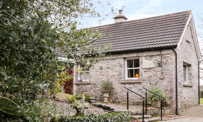 Oughterard Cottage | DUN NA RON, family friendly in Oughterard, County Galway