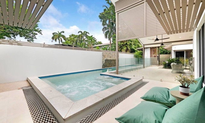 Parap Villa | Dune Poolside Elegance near Parap Markets and Beach