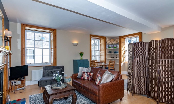 Murthly Cottage | Dunkeld Townhouse Apartment - sleeps 2 - 4 guests in 1 bedroom