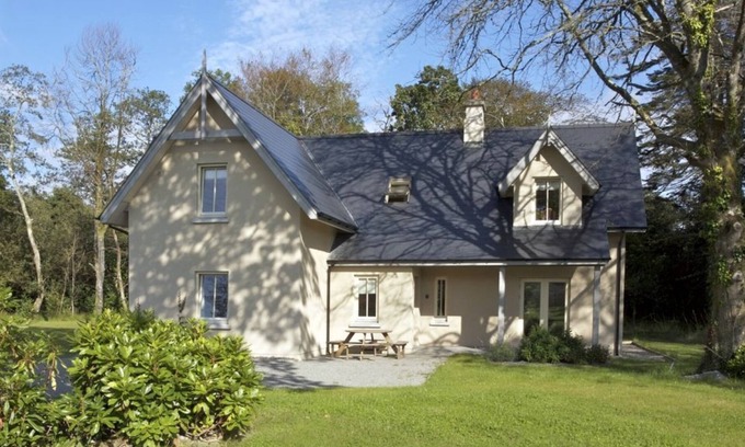 Kenmare Cottage | Dunkerron Woods 4 bedroom 4008 - sleeps 8 guests in 4 bedrooms