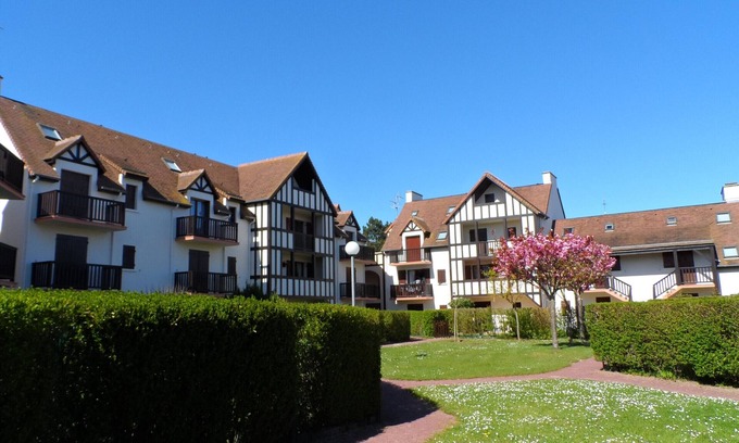 Le Home Apartment | Duplex 3-Room Apartment Near Beach in Cabourg - Sleeps 6, Parking Included