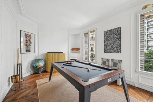 16th Arrondissement Apartment | Duplex avec billard à côté de la Tour Eiffel !