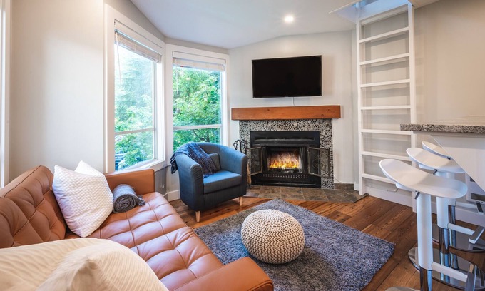 Whistler Creekside Apartment | ❄︎Dusty's Suite❄︎ | 1 BR + Loft | Fully Renovated | 5 Min Walk to Creekside Gondola