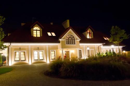Smolec Bed & Breakfast | DWÓR POD RÓŻAMI