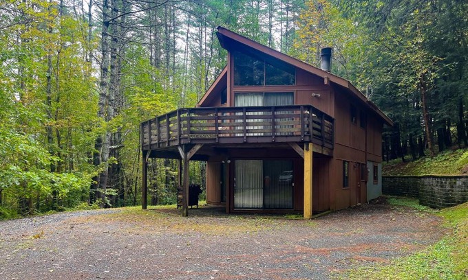 Quechee House | Dwight Road Getaway