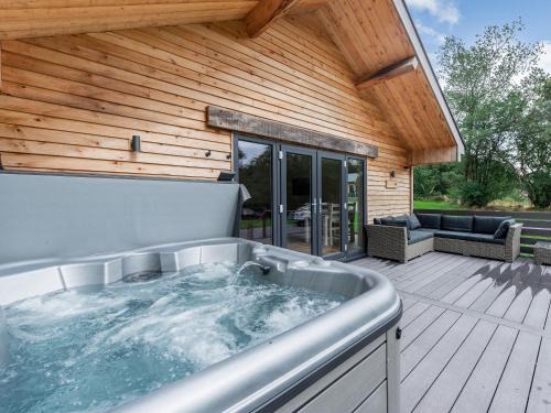 Llanybydder House | Dwrgi - Uk32923