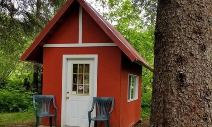 Bear Creek Cottage | Dy cabin with shared bath house.