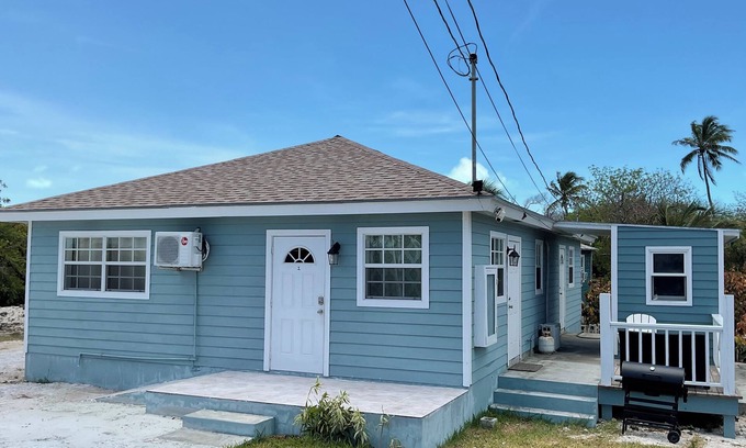 George Town Apartment | E.B.Rentals Unit#1 - Central locationn5 minutes from Airportn2 bedroom, 1bath