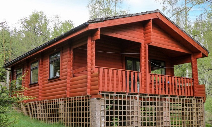Marybank Cottage | EAGLE LODGE, pet friendly, with a garden in Strathpeffer