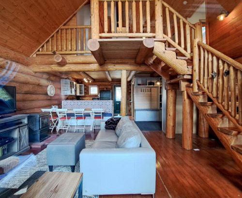 East Kootenay Apartment | Eagle Nest by StayIn
