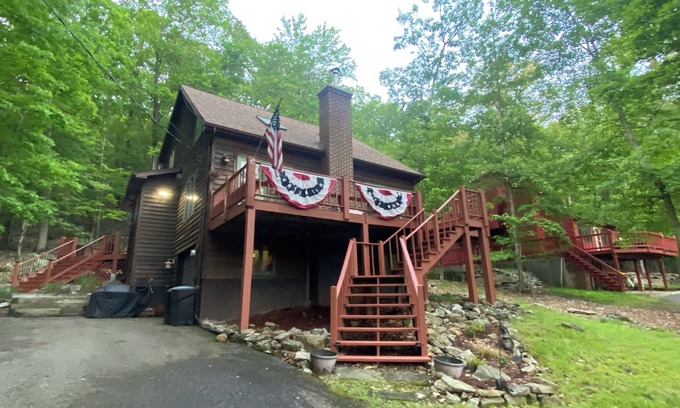Sybertsville Ski Chalet | Eagle Rock Resort 1 Block from the Lake ONLY EAGLE ROCK MEMBERS MAY RENT