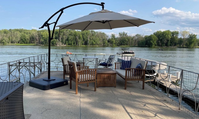 Edgerton House | Eagle's Landing on the Rock River, Pontoon available to rent