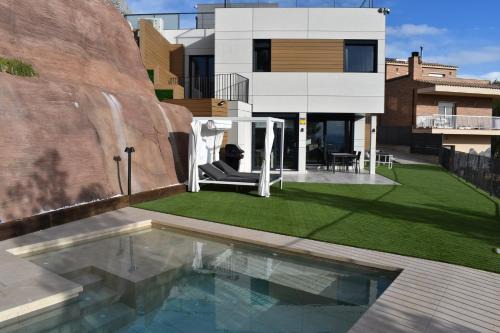 Santpedor Apartment | EAGLE'S NEST