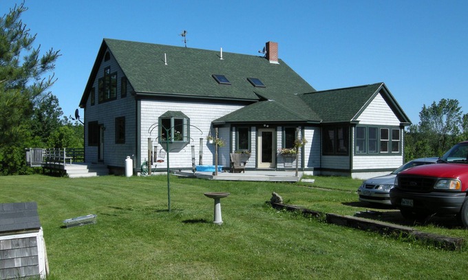 Dresden House | "Eagles Nest" Charming Post & Beam House near Eastern River, Beautiful fields,