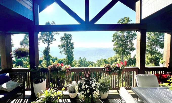 Banner Elk Condo | Eagle’s Roost - Views from the Top!