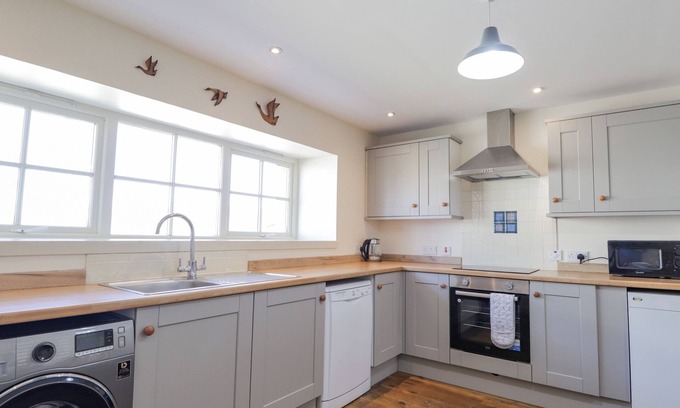 Marybank House | EAST BALACHLADICH, pet friendly, with open fire in Dingwall