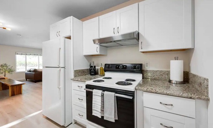 Geyserville House | East Lytton Station Vineyard House