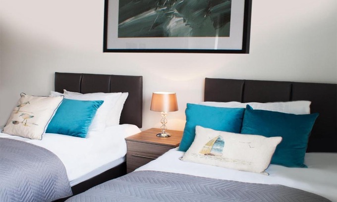 Thrapston House | East Midland House FREE Private Parking Fast WiFi Smart TV with Garden