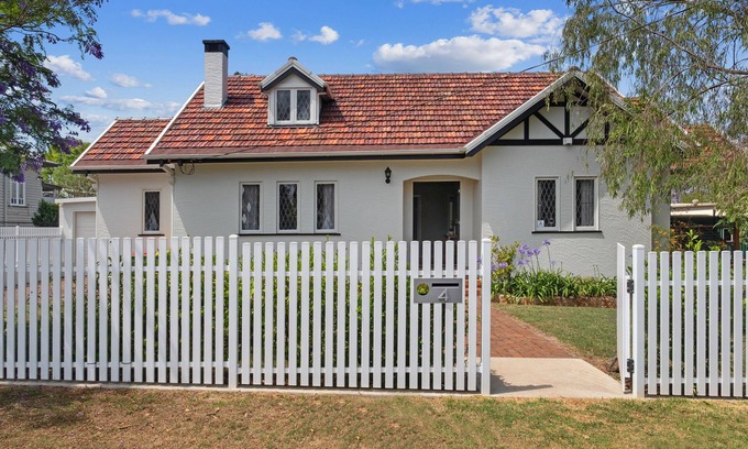 East Toowoomba House | East Toowoomba Residence - 4 Beds - Sleeps 6