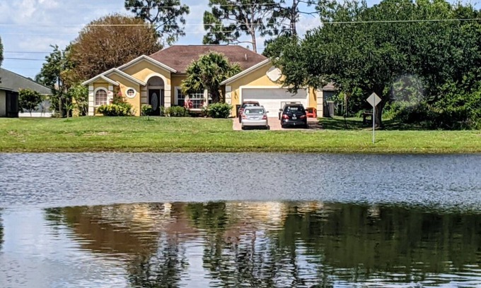 Port Saint Lucie House | Easy access from I95 and Turnpike, beautiful lake view and 25 min from the beach