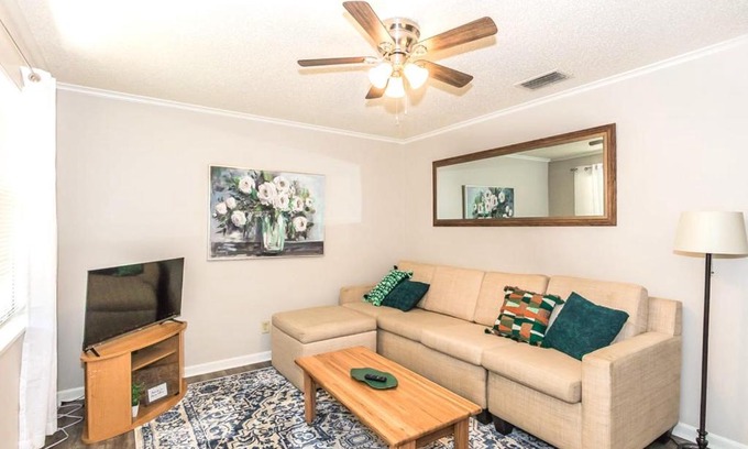 Little Rock House | Easy Access to Everything - The Westside Nest