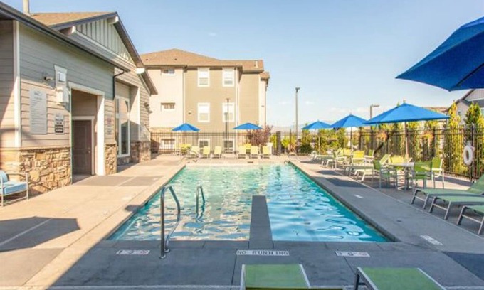 Suncrest Apartment | Easy Access to I-15, Comfy Bed, Hot Tub, Gym