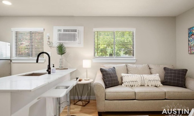 Austin Apartment | Easy Access to UT Campus Shared Pool and Parking