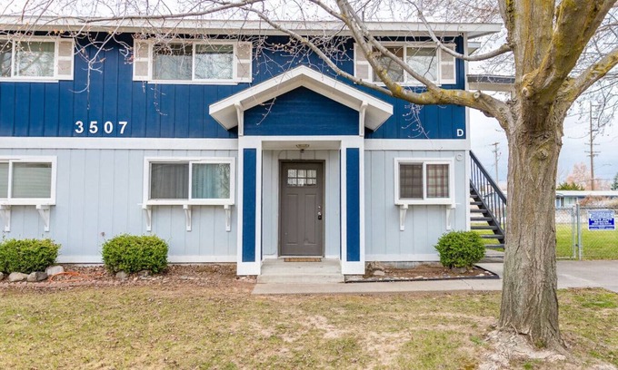 Tri-Cities Apartment | Easy Commute, Clean, Private Parking 2/1 #3507C