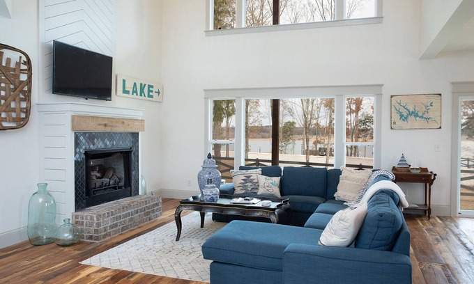 Winchester House | Easy Peasy -lakefront home Tim’s Ford Lake -golf cart seats 6, in Twin Creeks