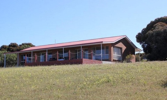 Dalrymple House | Ebb N Flow Beach House - Stansbury