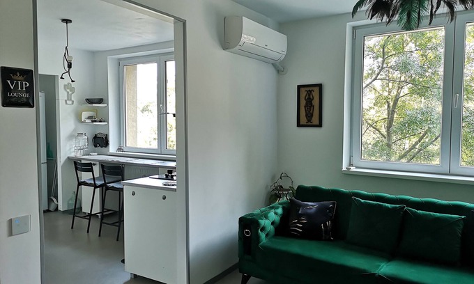 Bucharest Apartment | Eclectic Vibes Apartment, just steps from Railway Station & close to City Center