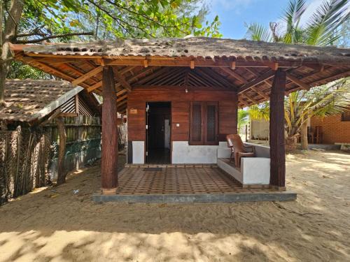 Pottuvil Division 2 Hotel | Eco Beach Resort