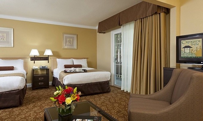 Barron Park House | Eco-Friendly Unit with Outdoor Heated Pool, Free Breakfast & Parking