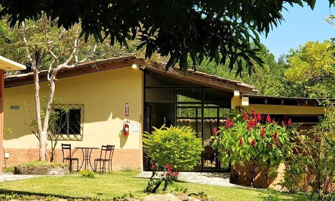 Gracias House | Ecolodge Guancascos, cabaña para 16 personas al pie del PN Celaque