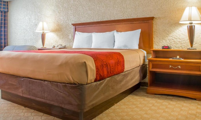 Broken Arrow Hotel | Econo Lodge Broken Arrow-Tulsa
