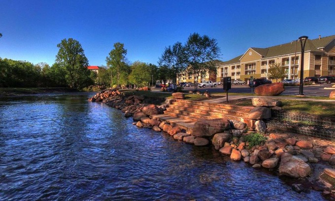 Pigeon Forge Cabin | Econo Lodge Pigeon Forge Riverside