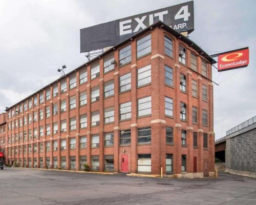 Manchester Cabin | Econo Lodge