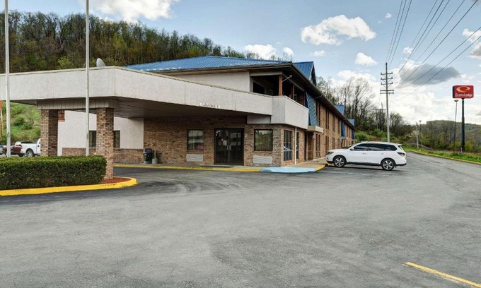 Morgantown Cabin | Econo Lodge