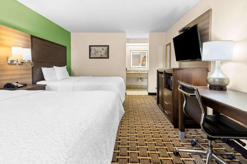 Russellville Cabin | Econo Lodge