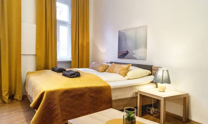 Rudolfsheim-Funfhaus Apartment | Economy Apt. Well Connected to the Whole City