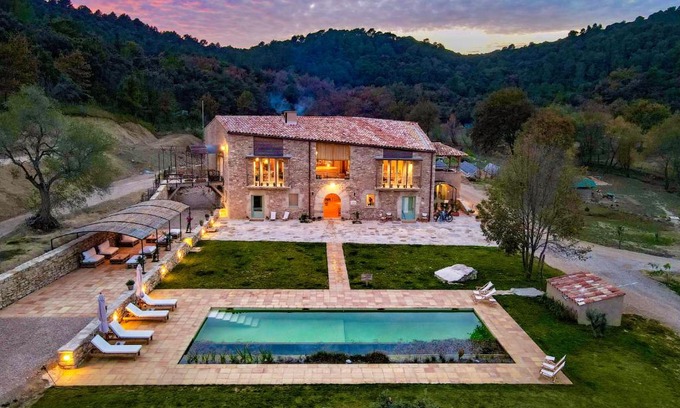 Sant Aniol de Finestres Hotel | ECOTurisme Can Buch HOTEL