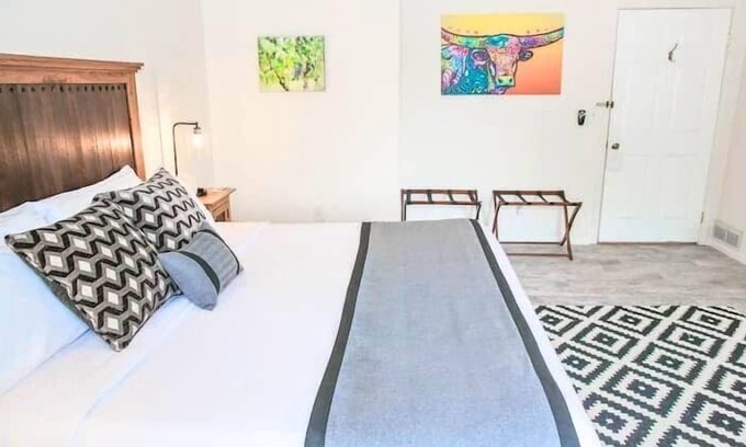Downtown House | Eden House Vineyard- Syrah Suite