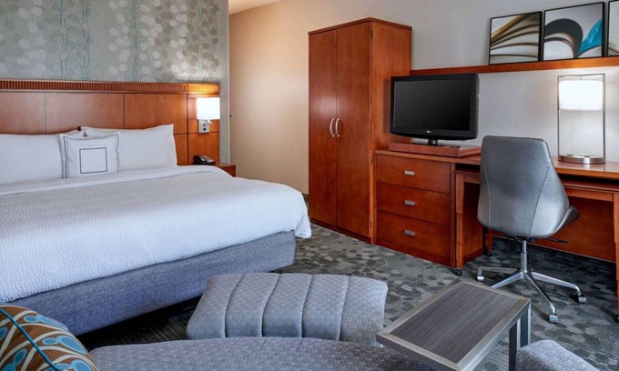 Eden Prairie Resort | Eden Prairie Getaway! Indoor Swimming Pool, Pets Are Allowed with Fee