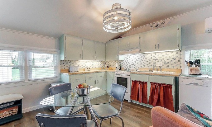 Newport East Apartment | Efficient-Sea on Easton's Point