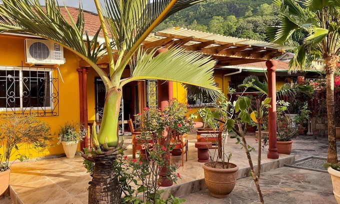 Mahe Island Villa | Effie Mountain View Halona Villa