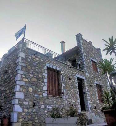Toriza House | Efterpi's Tower House! εύ τέρπω she who brings joy