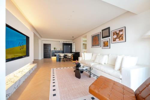Dapuqiao Apartment | EHUB - Wukang Building 3Bedroom Apt in Bustling Commercial area, 10m away from subway