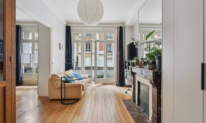 Grenelle Apartment | Eiffel Tower at 5' walking, Parisian charm, highly equipped, 4 people, 2 bdr.